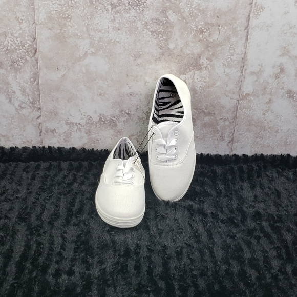 Canvas Casual Ivory Lace Up Loafers Low Top Shoes Off White Size 6 NWT - Picture 1 of 12